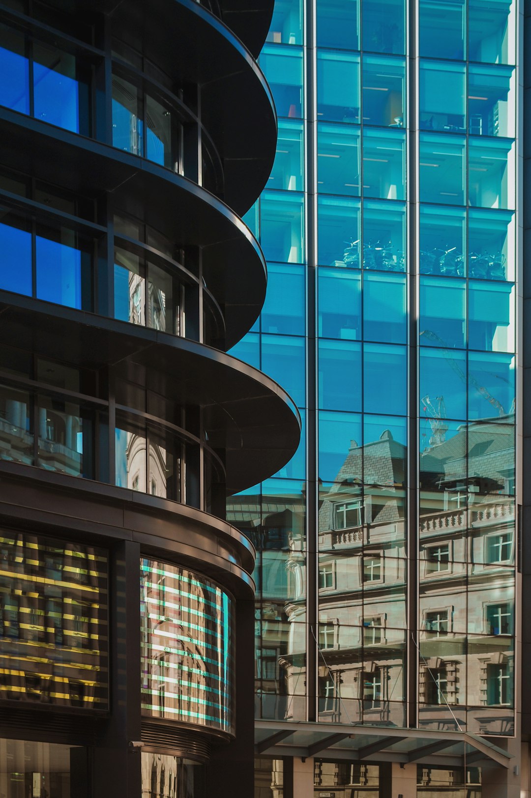 architectural-photography-of-brown-building-nvoooxhocq0